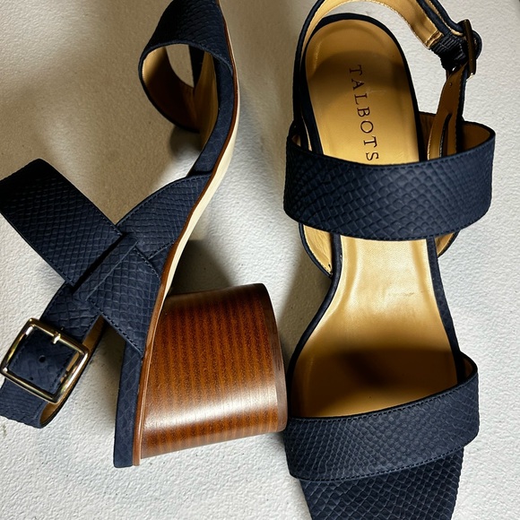 Talbots Blue Sandals with Adjustable Ankle Strap and Textured Design - Picture 6 of 12